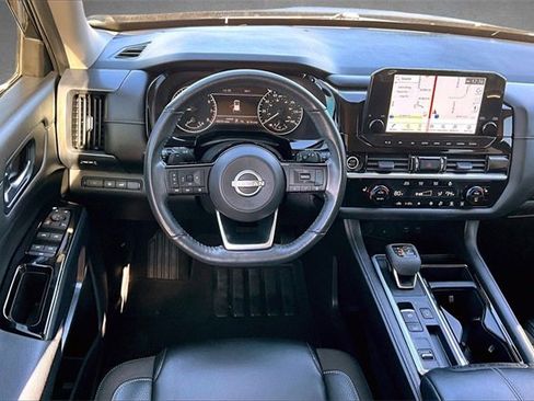 Used 2023 Nissan Pathfinder SL w/ Lighting Package (N92) image 5