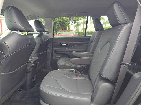 Certified 2025 Toyota Grand Highlander FWD image 17