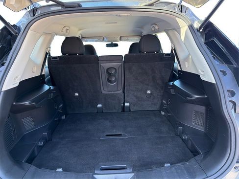 Used 2018 Nissan Rogue S image 13