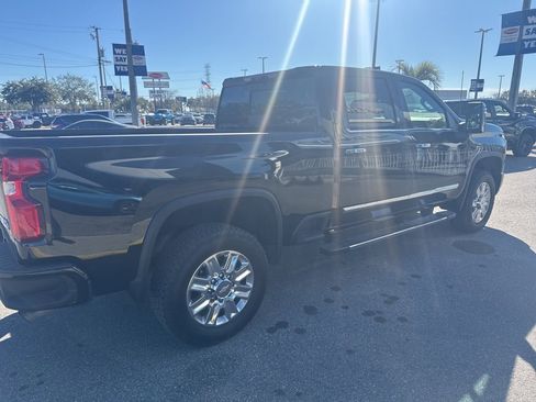 Used 2024 Chevrolet Silverado 2500 High Country w/ High Country Premium Package image 3