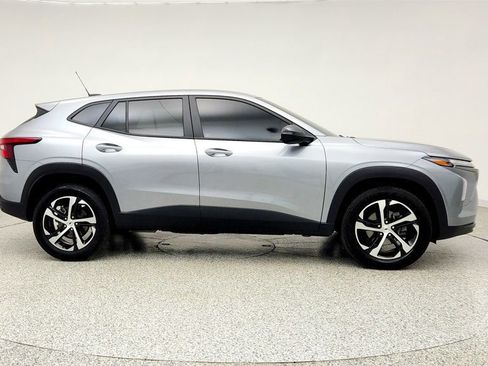 Used 2025 Chevrolet Trax RS w/ Driver Confidence Package FWD image 4