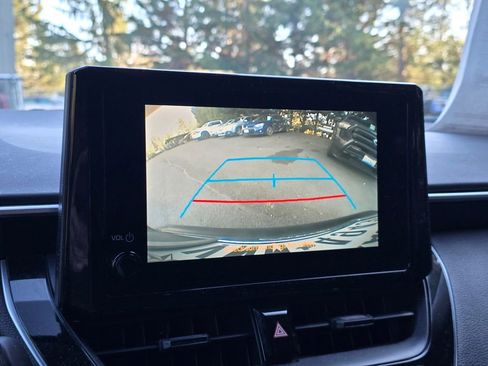 Used 2024 Toyota Corolla LE image 6