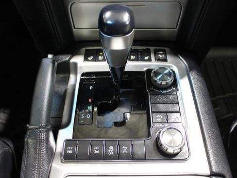 Used 2018 Toyota Land Cruiser AWD/4WD image 18