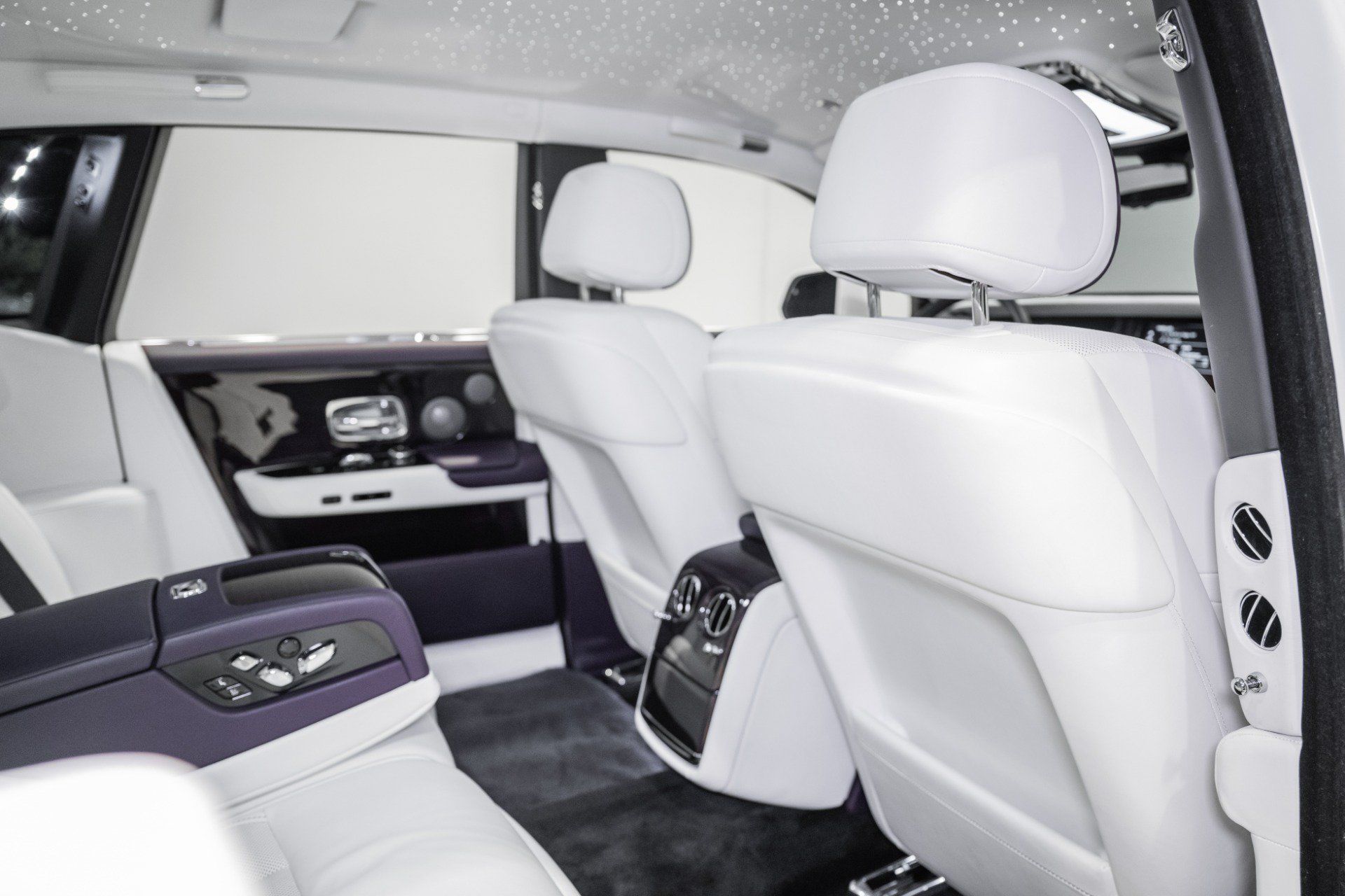 Used 2018 Rolls-Royce Phantom Sedan RWD image 24
