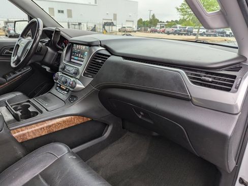 Used 2018 Chevrolet Suburban Premier RWD image 25