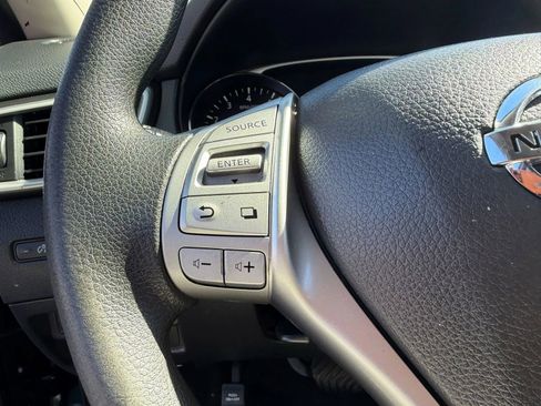 Used 2016 Nissan Rogue SV image 13