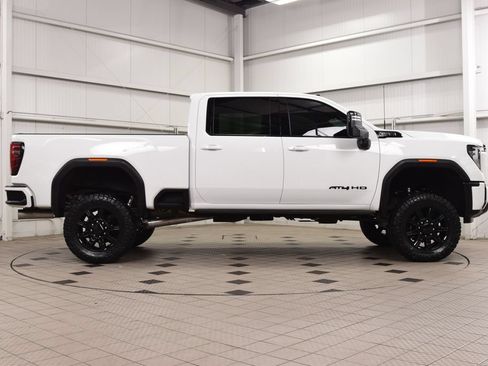 Used 2025 GMC Sierra 2500 AT4 w/ AT4 Premium Plus Package AWD/4WD image 9