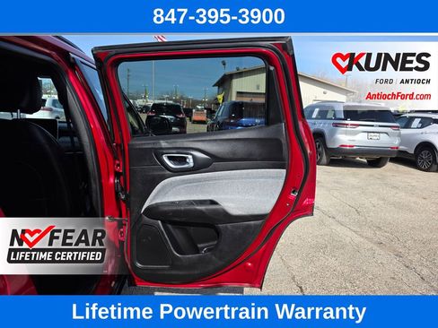 Used 2025 Jeep Compass Latitude image 24