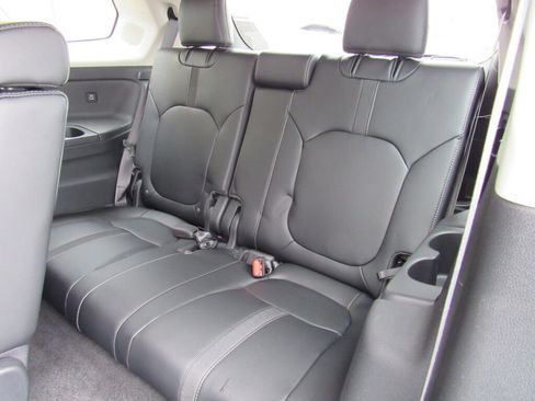 Used 2024 Honda Pilot Touring image 7