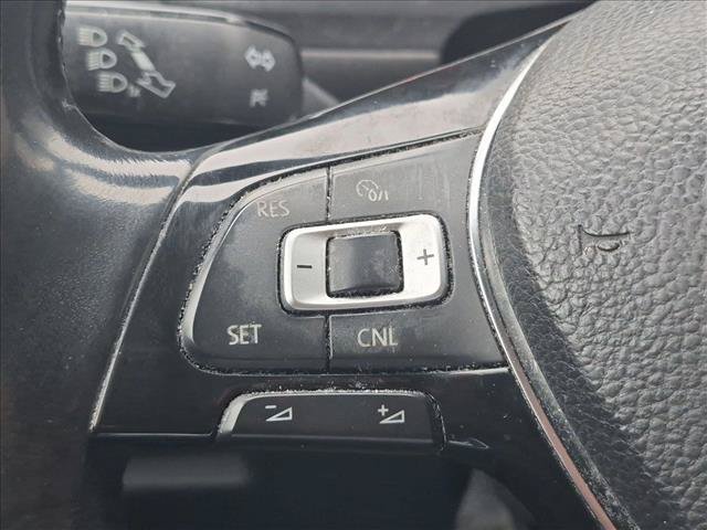Used 2018 Volkswagen Tiguan SE AWD/4WD image 17