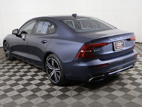 Used 2019 Volvo S60 T5 R-Design image 12