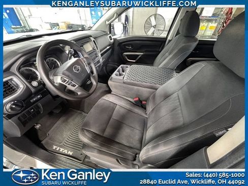 Used 2017 Nissan Titan SV AWD/4WD image 9