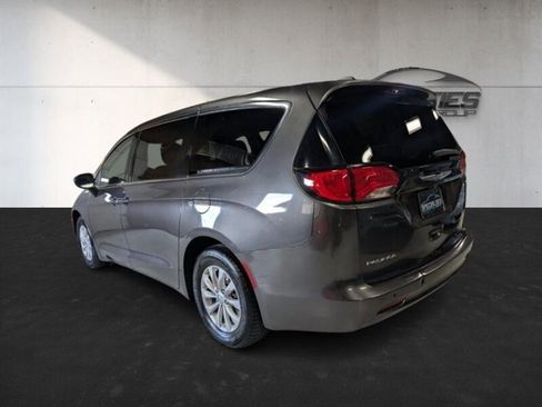Used 2017 Chrysler Pacifica Touring w/ Tire & Wheel Group image 8