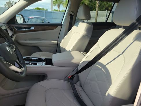 Certified 2026 Volkswagen Atlas SE FWD image 24
