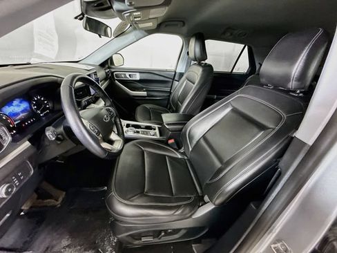 Used 2022 Ford Explorer XLT w/ Equipment Group 202A AWD/4WD image 21