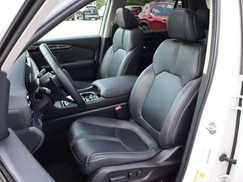 Used 2023 Honda Pilot Touring image 10