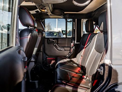 Used 2017 Jeep Wrangler Unlimited Rubicon image 31