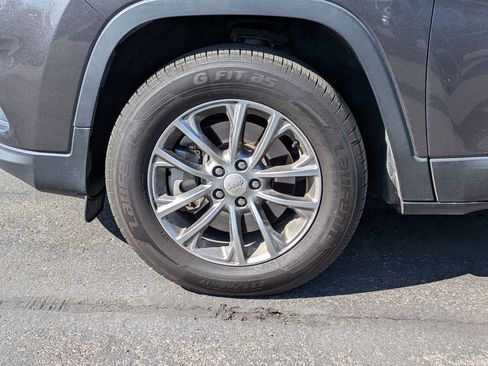 Used 2020 Jeep Cherokee Latitude Plus w/ Cold Weather Group image 13