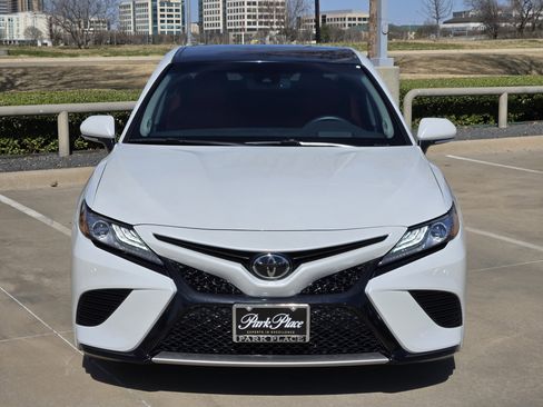 Used 2018 Toyota Camry XSE image 6