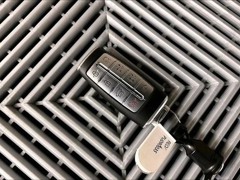 Used 2023 Genesis GV70 2.5T w/ Sport Prestige Package image 11