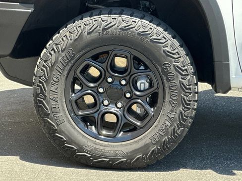 Certified 2024 Chevrolet Silverado 1500 ZR2 w/ ZR2 Bison Edition AWD/4WD image 26