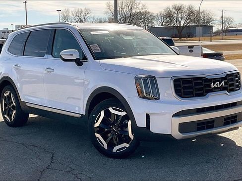 Used 2025 Kia Telluride S image 1