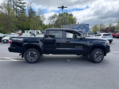 Used 2021 Toyota Tacoma TRD Sport w/ TRD Premium Sport Package AWD/4WD image 11