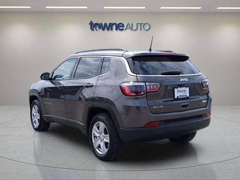 Used 2022 Jeep Compass Latitude w/ Convenience Group AWD/4WD image 3