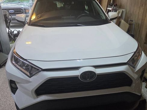 Used 2020 Toyota RAV4 XLE Premium FWD image 1