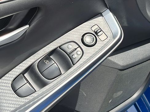 Used 2025 Nissan Sentra SR FWD image 12