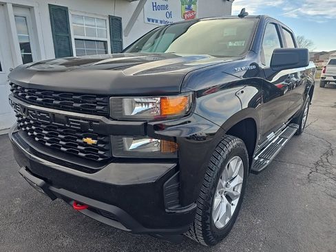 Used 2019 Chevrolet Silverado 1500 Custom w/ Custom Value Package image 3