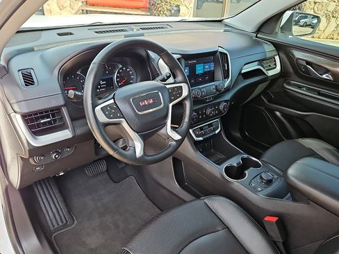 Used 2024 GMC Terrain SLT image 12