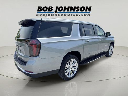 Used 2025 Chevrolet Suburban LS AWD/4WD image 9