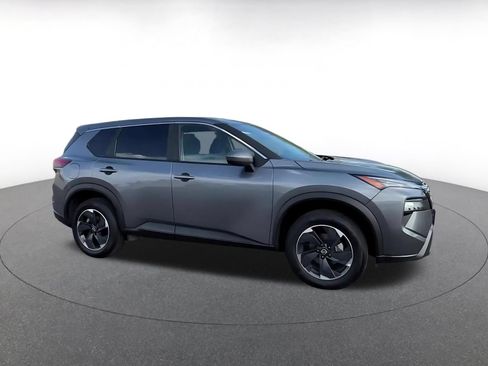 Used 2025 Nissan Rogue SV AWD/4WD image 2