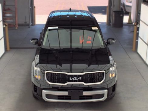 Used 2024 Kia Telluride LX AWD/4WD image 3