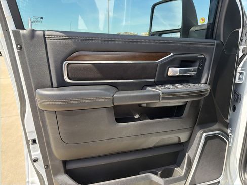Used 2024 RAM 2500 Laramie AWD/4WD image 11