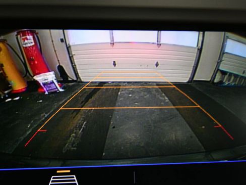 Used 2021 Chevrolet Equinox LT image 18