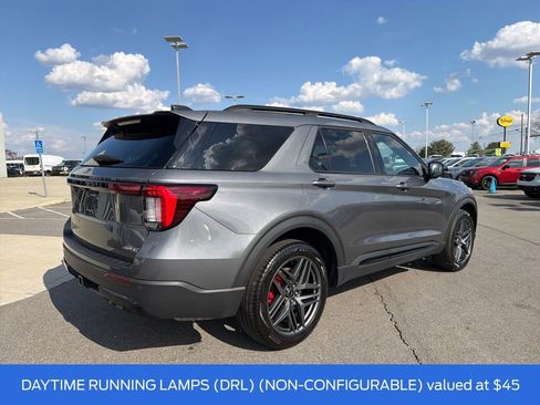 Used 2025 Ford Explorer ST-Line w/ ST-Line Street Pack image 3