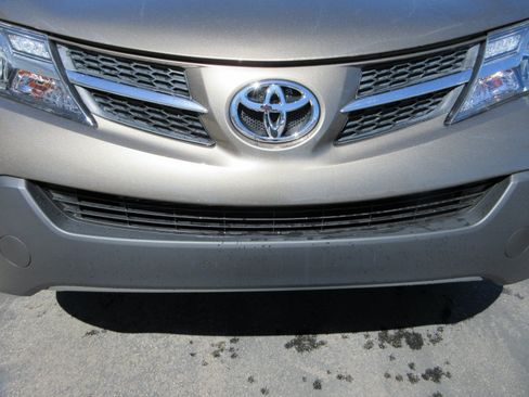 Used 2013 Toyota RAV4 XLE AWD/4WD image 16