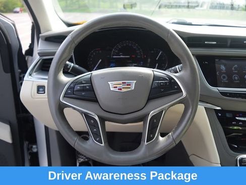 Used 2017 Cadillac XT5 Luxury w/ Driver Awareness Package FWD image 4