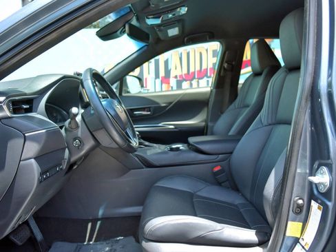 Used 2021 Toyota Venza XLE image 15