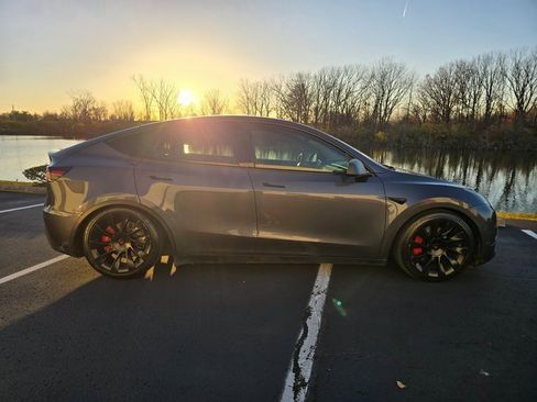 Used 2021 Tesla Model Y Long Range image 6