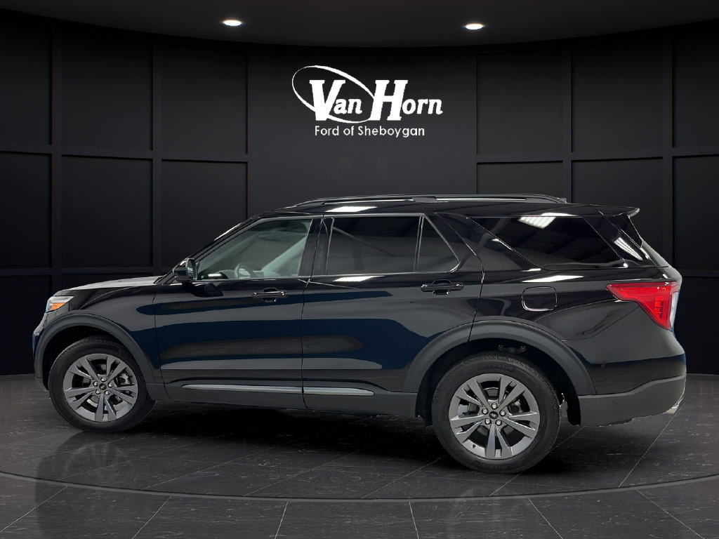 Used 2023 Ford Explorer XLT w/ Equipment Group 202A AWD/4WD image 4