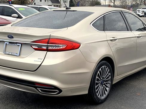 Used 2017 Ford Fusion SE w/ Fusion SE Technology Package image 4