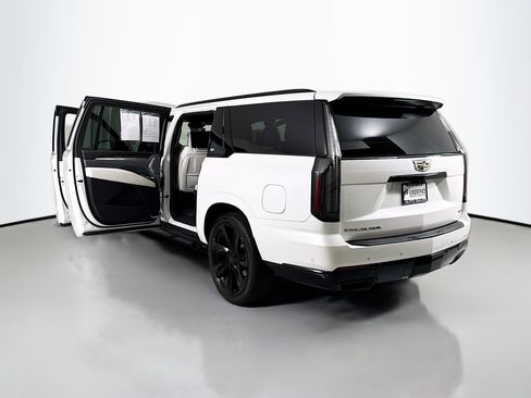 Used 2025 Cadillac Escalade ESV Sport Platinum AWD/4WD image 34