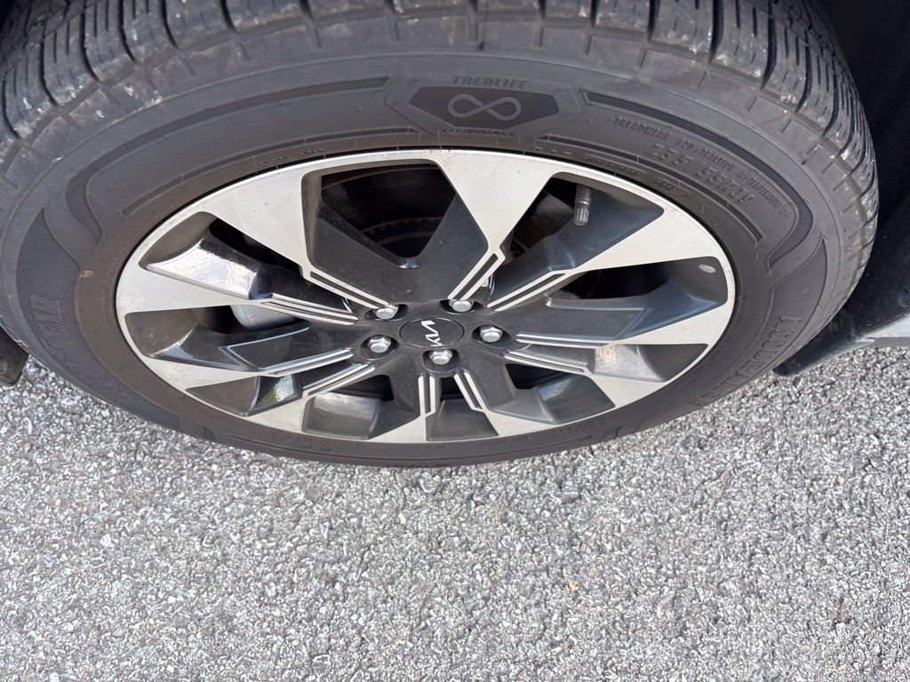 Certified 2024 Kia Carnival EX FWD image 9