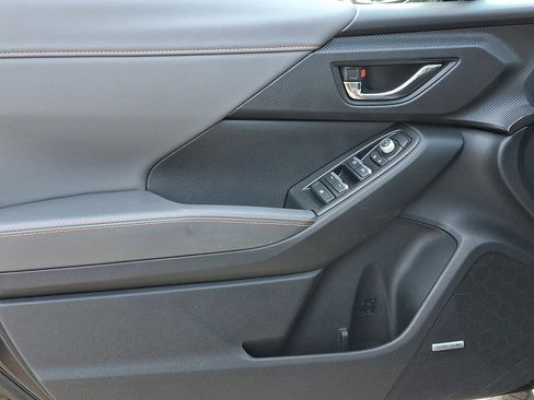 Certified 2024 Subaru Crosstrek 2.5i Limited w/ Crosstrek Mirror Package image 12