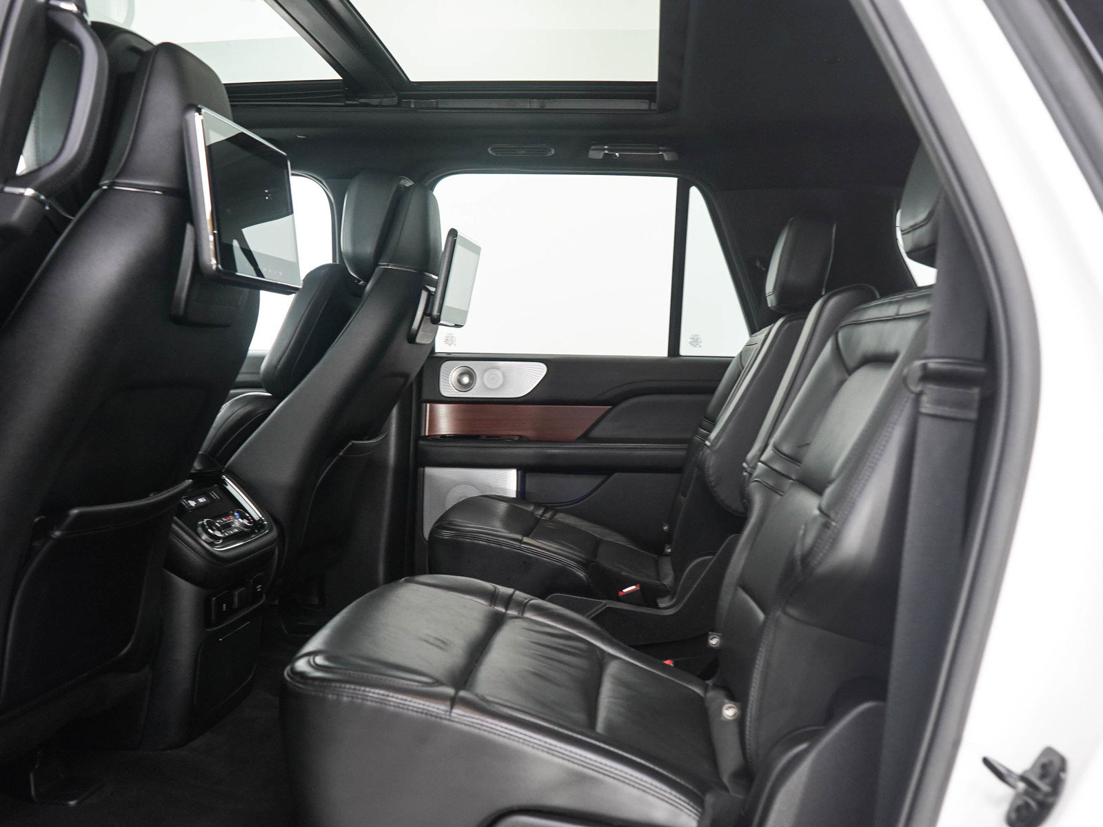 Used 2021 Lincoln Navigator L Reserve AWD/4WD image 16