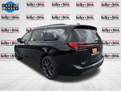 Used 2025 Chrysler Pacifica Limited FWD image 5