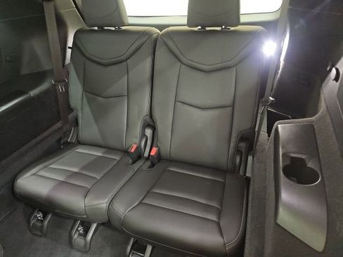 Used 2023 Cadillac XT6 Premium Luxury w/ Technology Package AWD/4WD image 4